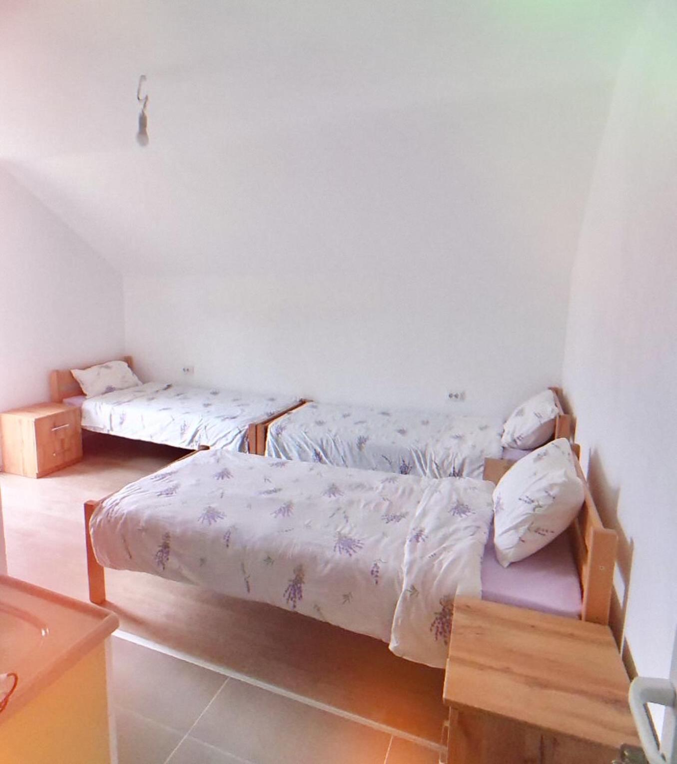Guest House Ulnika Vuthaj Exterior photo